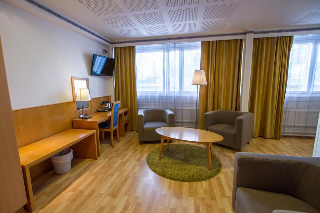 Economy Hotel Savonia Kuopio Exteriör bild